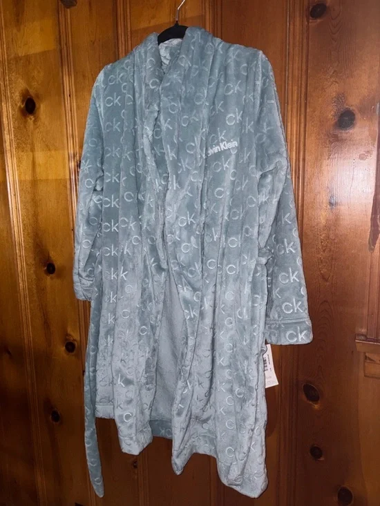 Calvin Klein Women's Light Gray Plush Robe Jacket - Picture 2 of 7